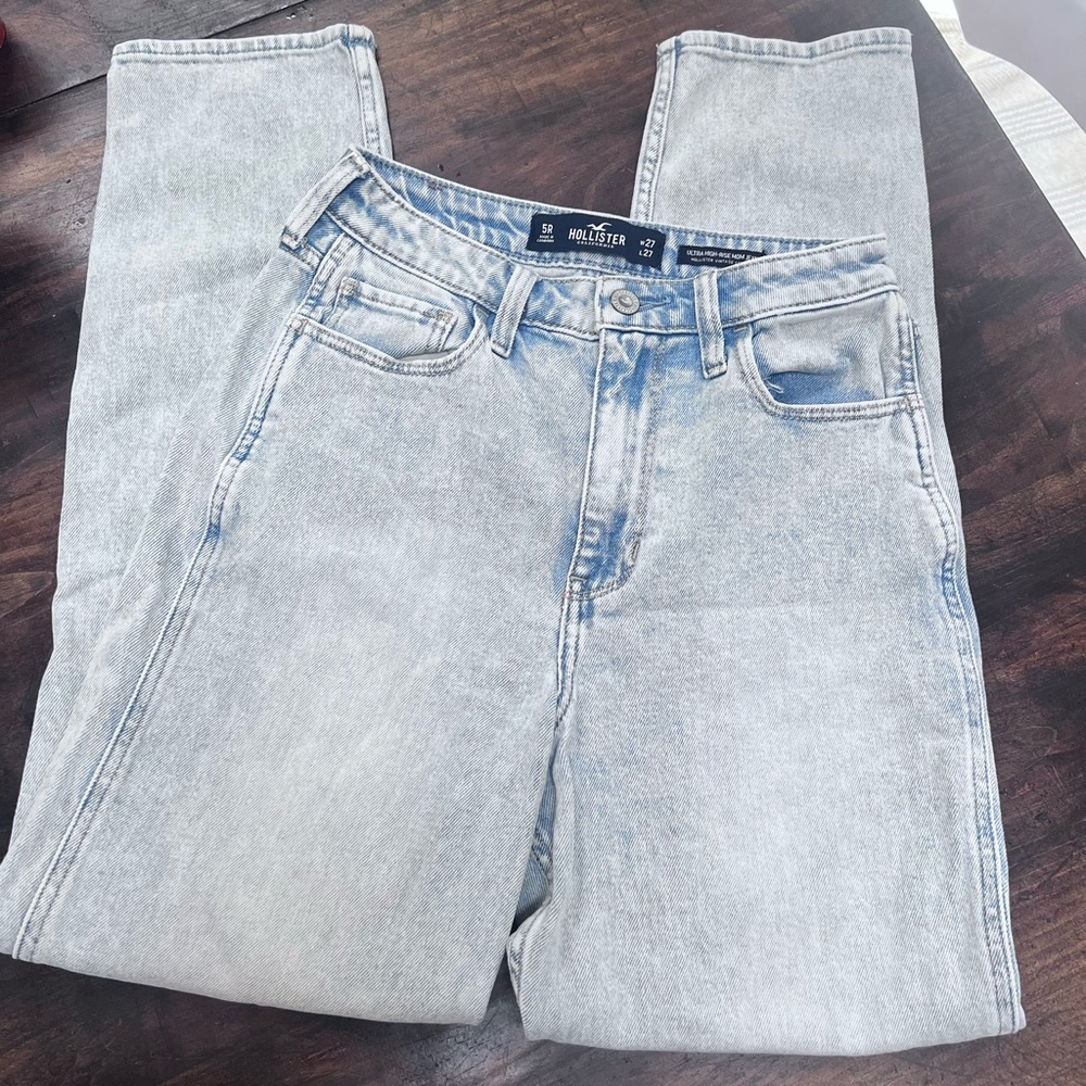 Hollister Women's Light Blue Ultra High Rise Mom Jeans